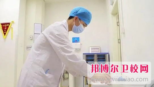 湖北2024年男生在護理學校學什么好